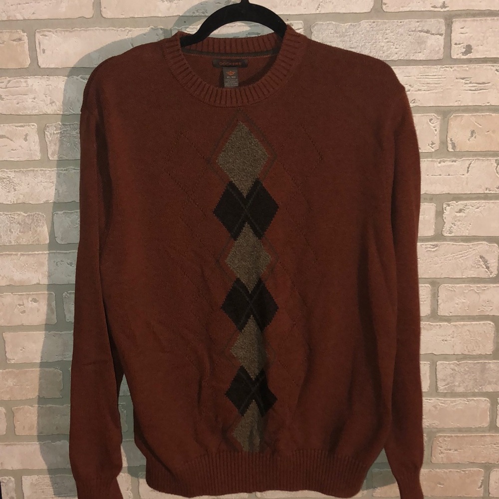 Men’s Xl Dockers burnt orange argyle sweater.